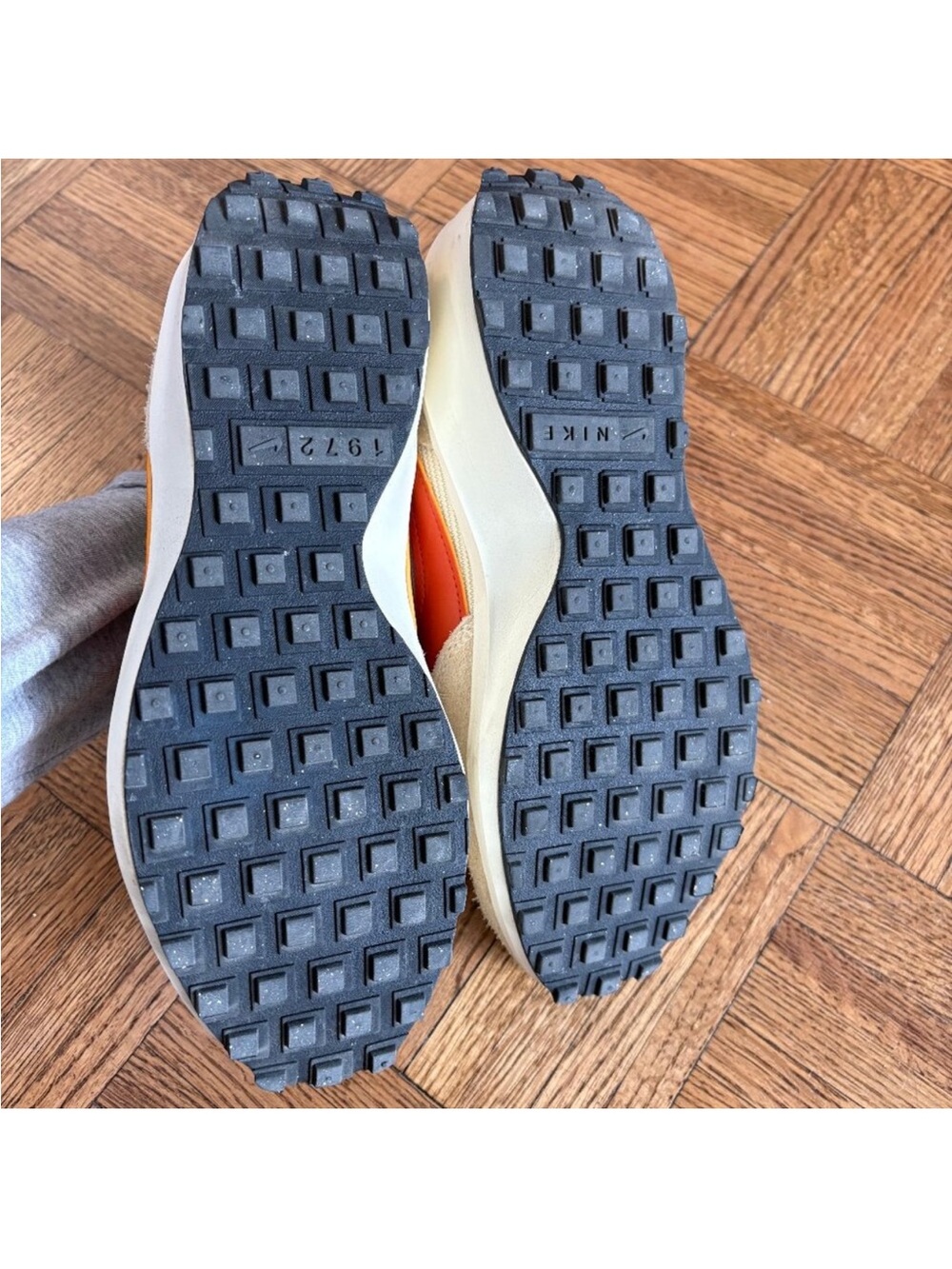 Women’s Nike Waffle Debut Sneakers - Picture 3 of 12